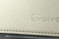 新しいiPad/iPad 2用ケース「Evolve!」ホワイト スタンド機能付